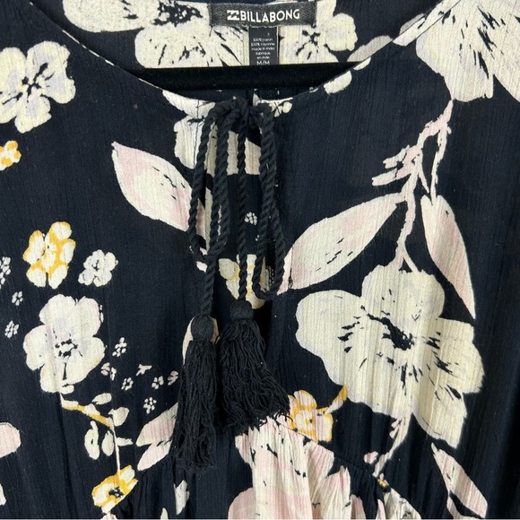 Billabong Black and Cream Bishop Sleeve Floral Oversized Tunic Size Medium - Picture 4 of 9